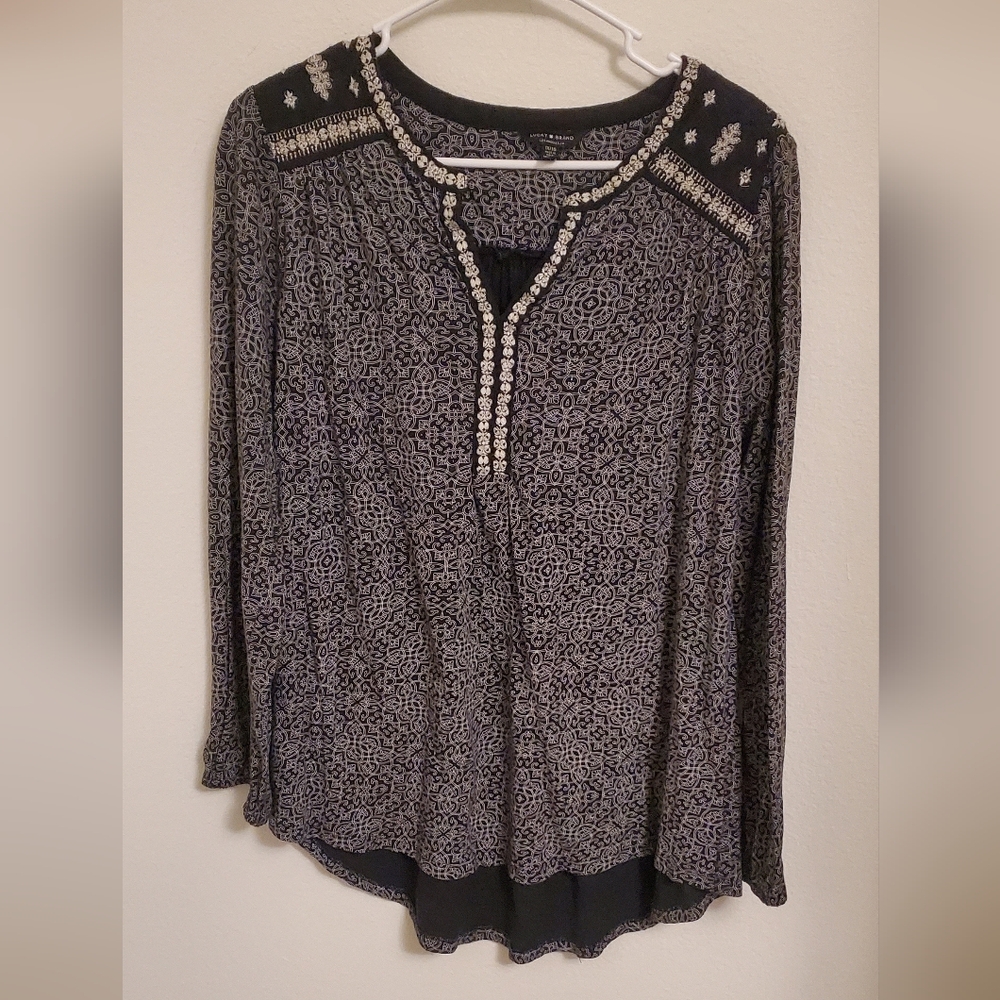 Lucky Brand Black and White Patterned Women's Boho Top With Embroidered Detail